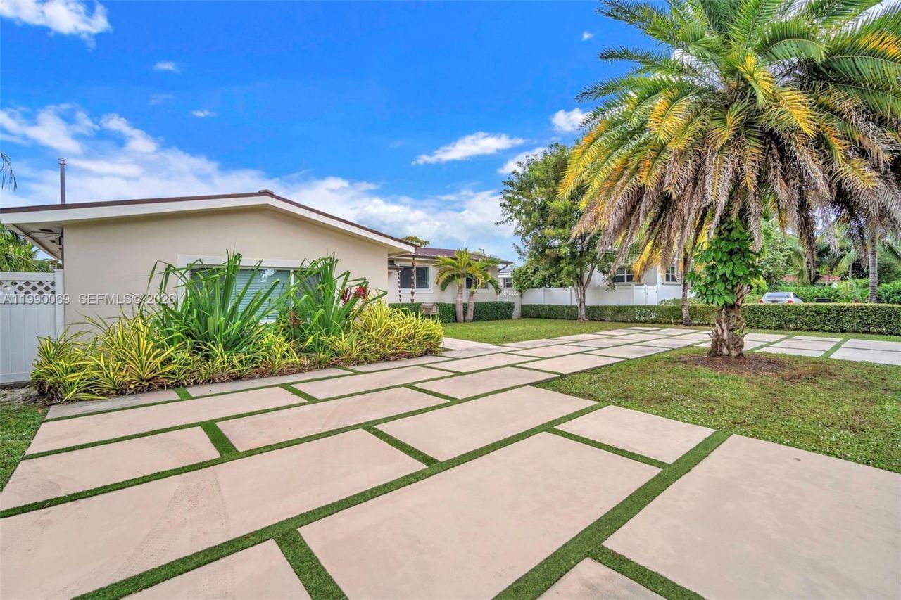 851 Bluebird Ave , Miami Springs, FL 33166 Photo