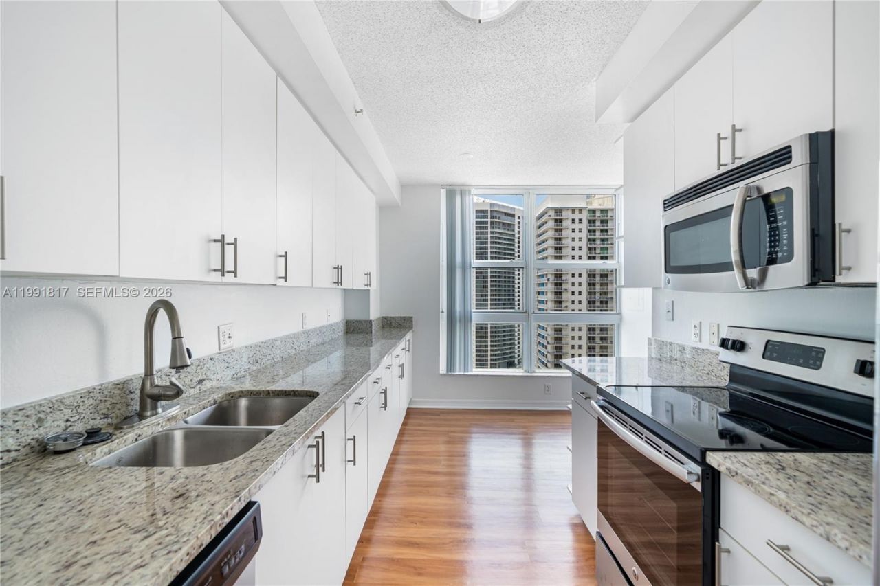 1111 Brickell Bay Dr , Unit 3108, Miami, FL 33131 Photo