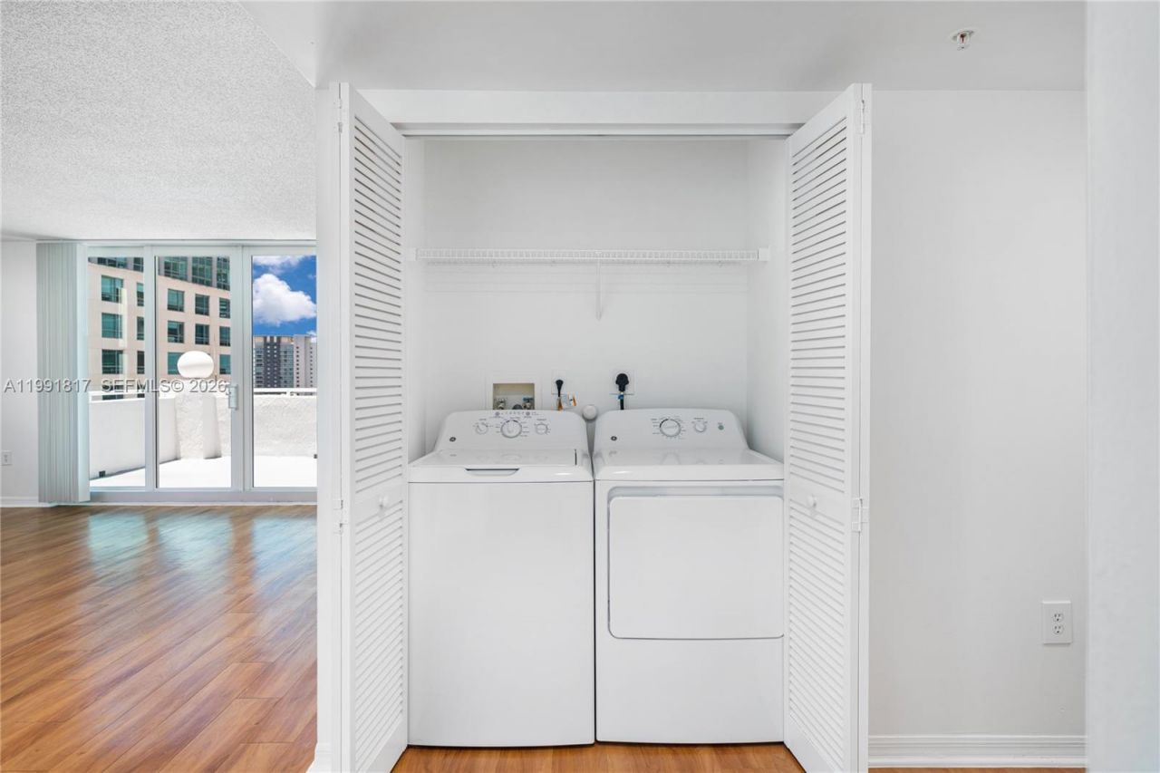 1111 Brickell Bay Dr , Unit 3108, Miami, FL 33131 Photo