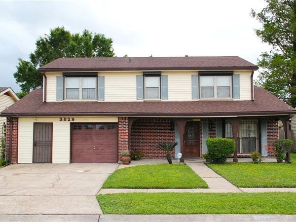 3829 N DEERWOOD Drive, Harvey, LA 70058