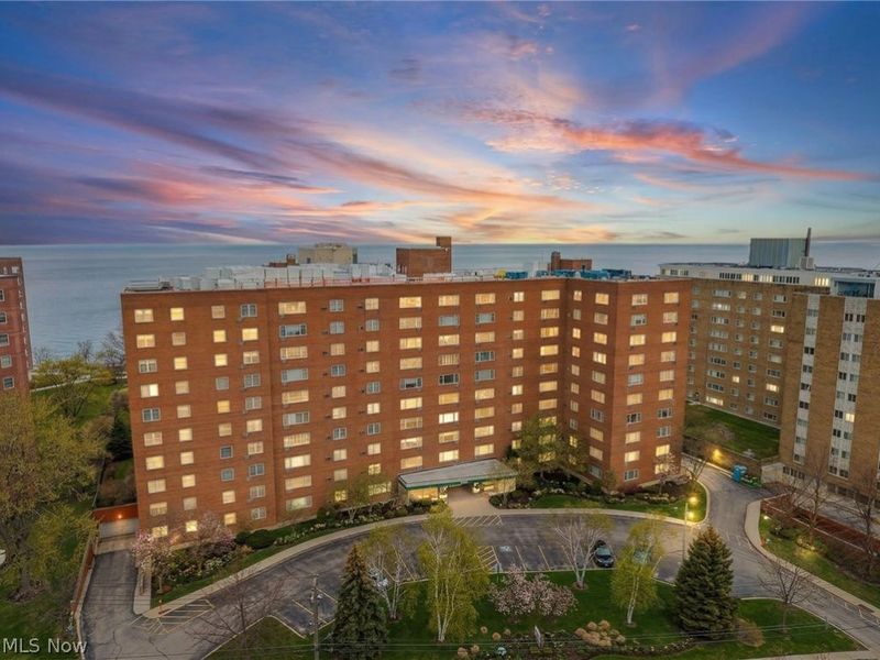 11820 Edgewater Drive, Unit 915, Lakewood, OH 44107 Photo 1