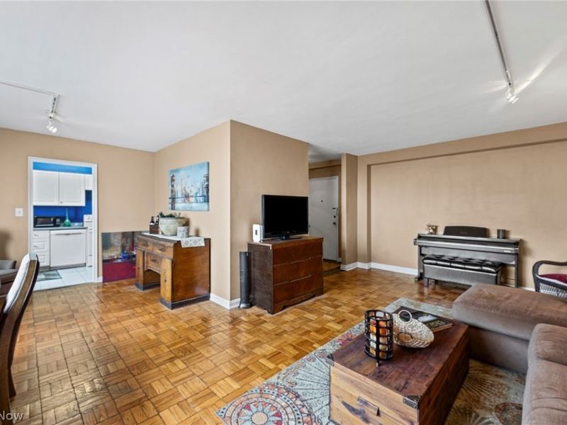 11820 Edgewater Drive, Unit 915, Lakewood, OH 44107 Photo 12