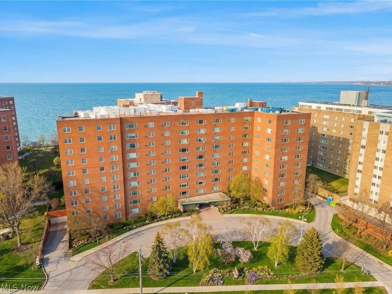 11820 Edgewater Drive, Unit 915, Lakewood, OH 44107 Photo 2