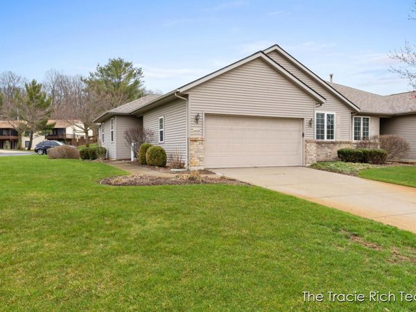 4889 Castle Hill Court NE, Rockford, MI 49341