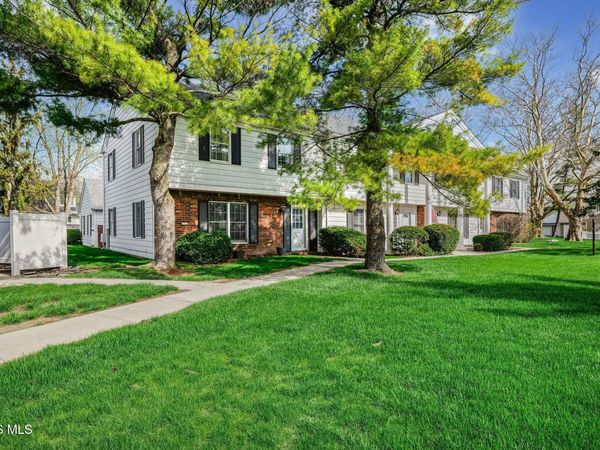 19 Olde Orchard Drive, Perrysburg, OH 43551