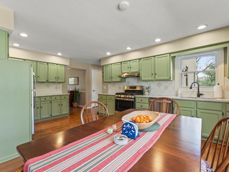 979 Zodiac Avenue, Columbus, OH 43230 Photo 29