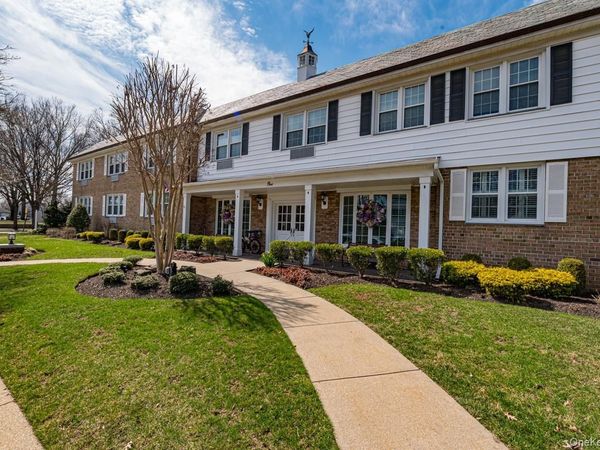 1 Bengeyfield Drive , Unit 2B, East Williston, NY 11596