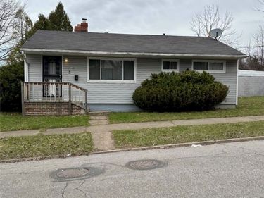 4609 Lee Road, Cleveland, OH 44128