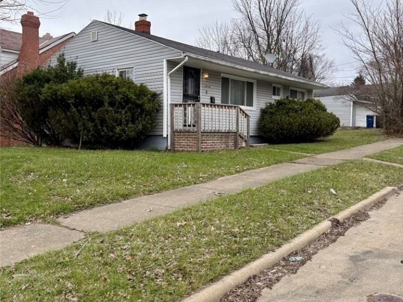 4609 Lee Road, Cleveland, OH 44128 Photo 2
