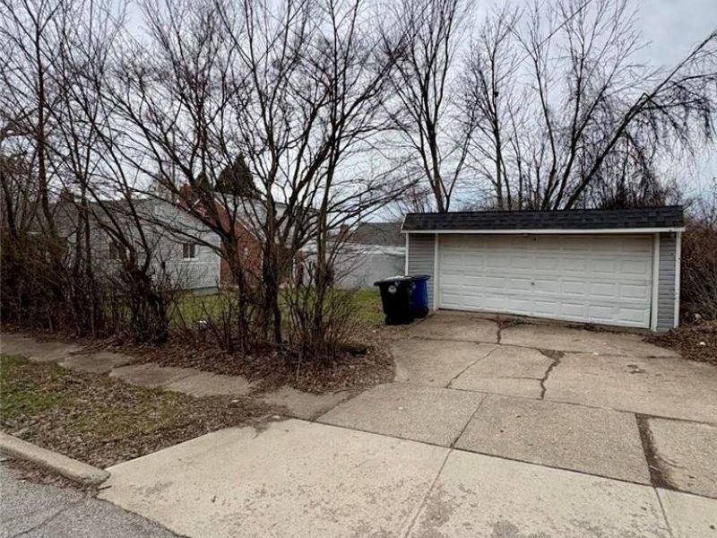 4609 Lee Road, Cleveland, OH 44128 Photo 3