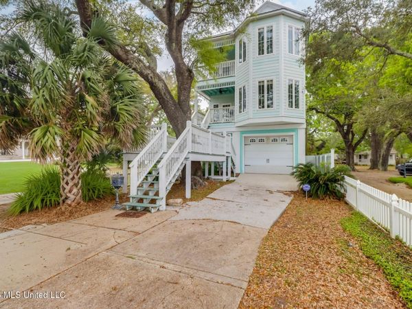 1324 Beach Boulevard, Biloxi, MS 39530