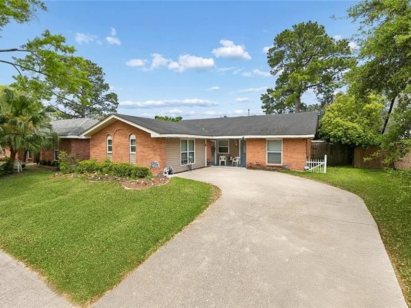 5700 ALBANY Court, New Orleans, LA 70131