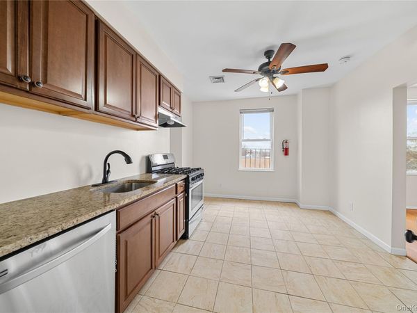 402 Jericho Turnpike , Unit 4, New Hyde Park, NY 11040