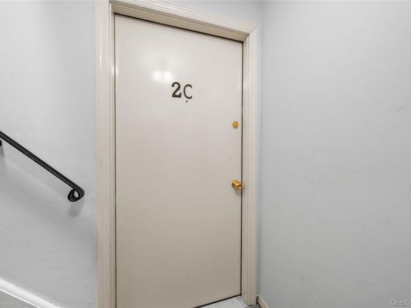 410 Jericho Turnpike , Unit 2C, New Hyde Park, NY 11040