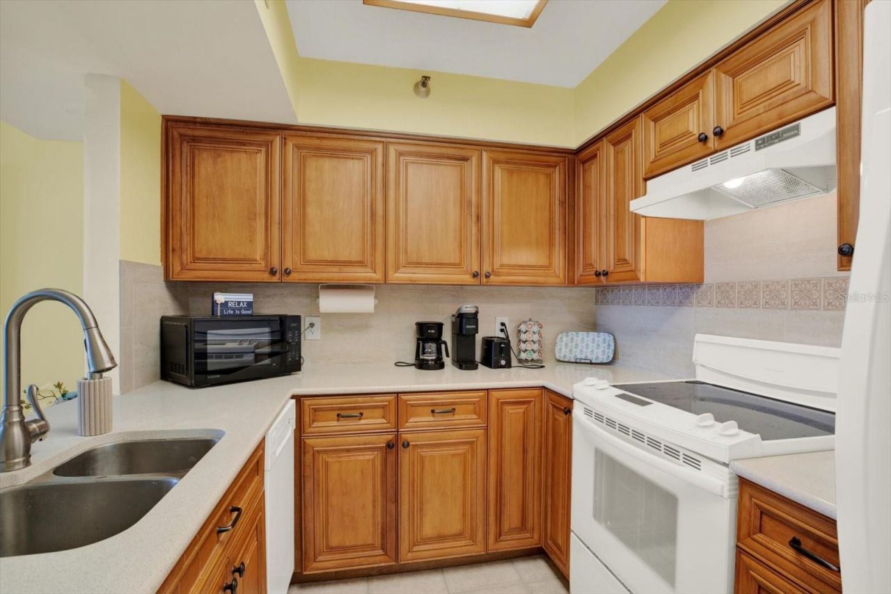 2333 Feather Sound Drive, Unit B507, Clearwater, FL 33762 Photo