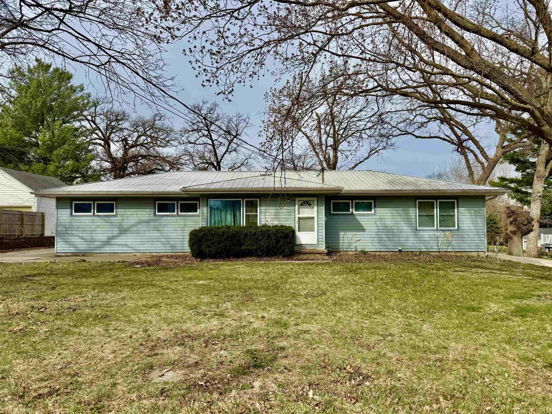 420-422 S Hackett Road, Waterloo, IA 50701 Main Photo