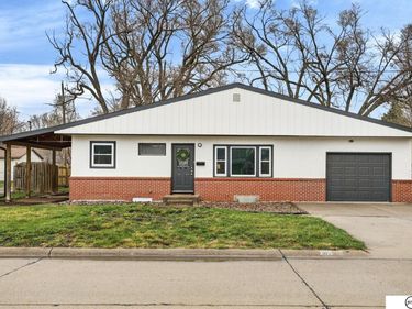 102 W 28th Avenue, Bellevue, NE 68005