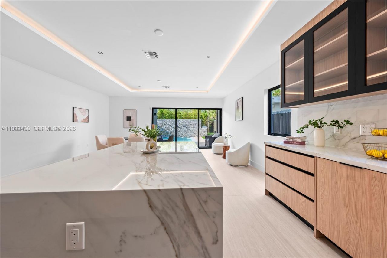 3187 SW 23rd St, Miami, FL 33145 Photo