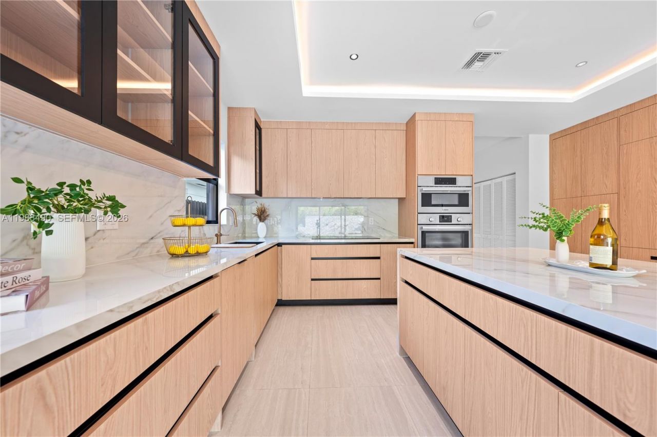 3187 SW 23rd St , Miami, FL 33145 Photo