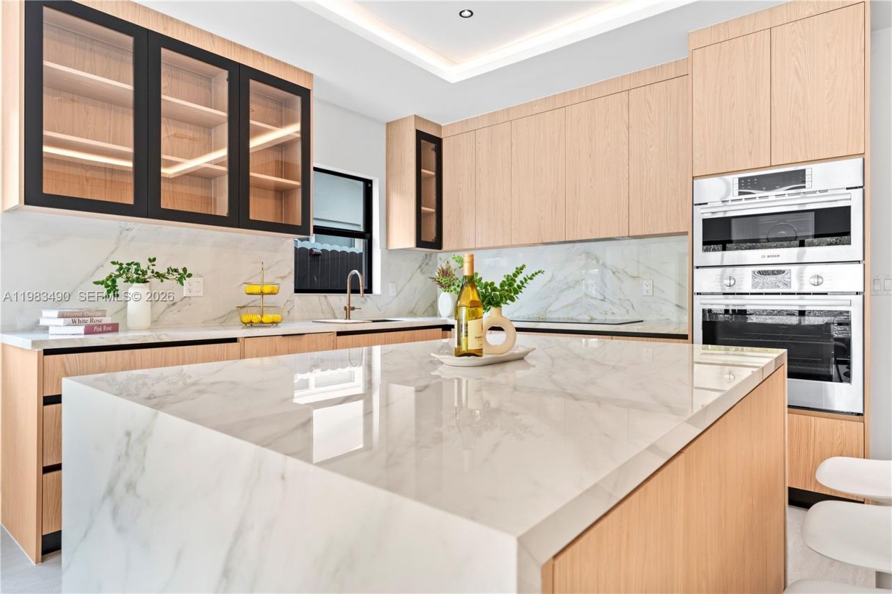 3187 SW 23rd St, Miami, FL 33145 Photo