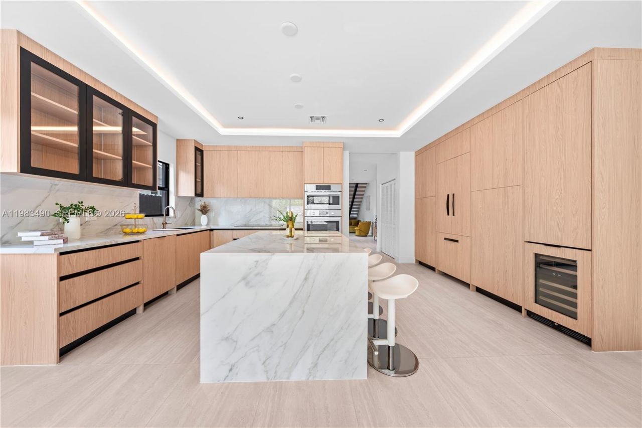 3187 SW 23rd St , Miami, FL 33145 Photo