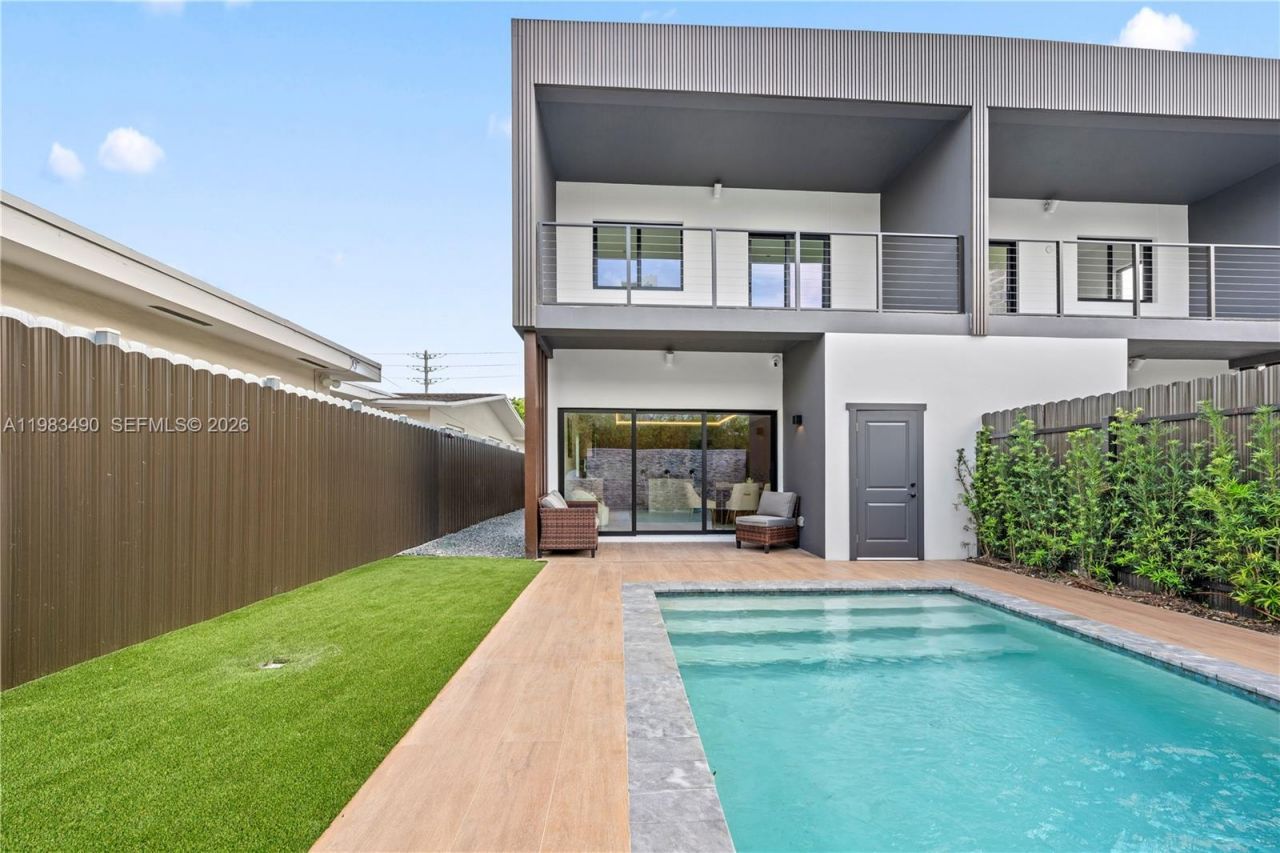 3187 SW 23rd St, Miami, FL 33145 Photo