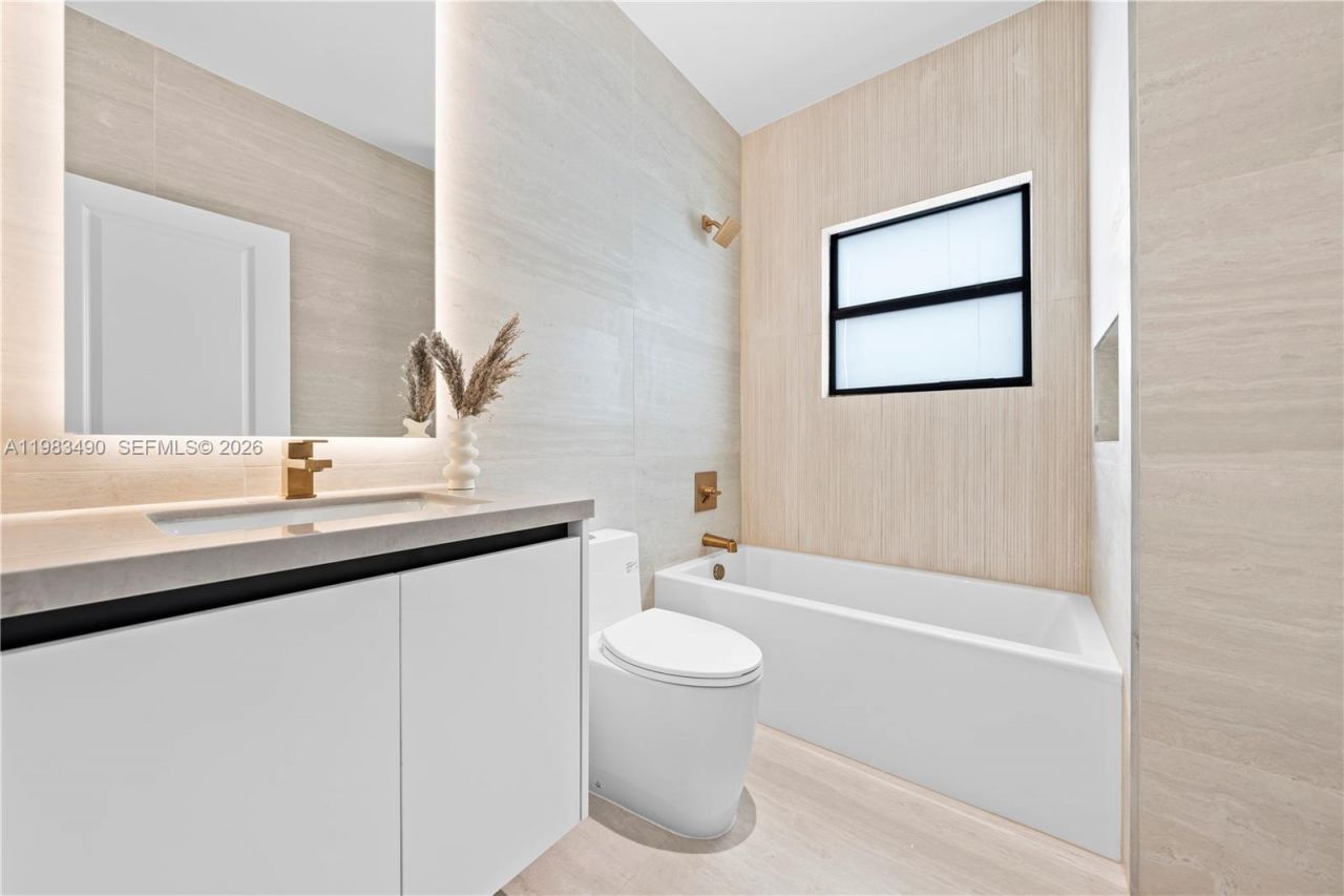 3187 SW 23rd St, Miami, FL 33145 Photo