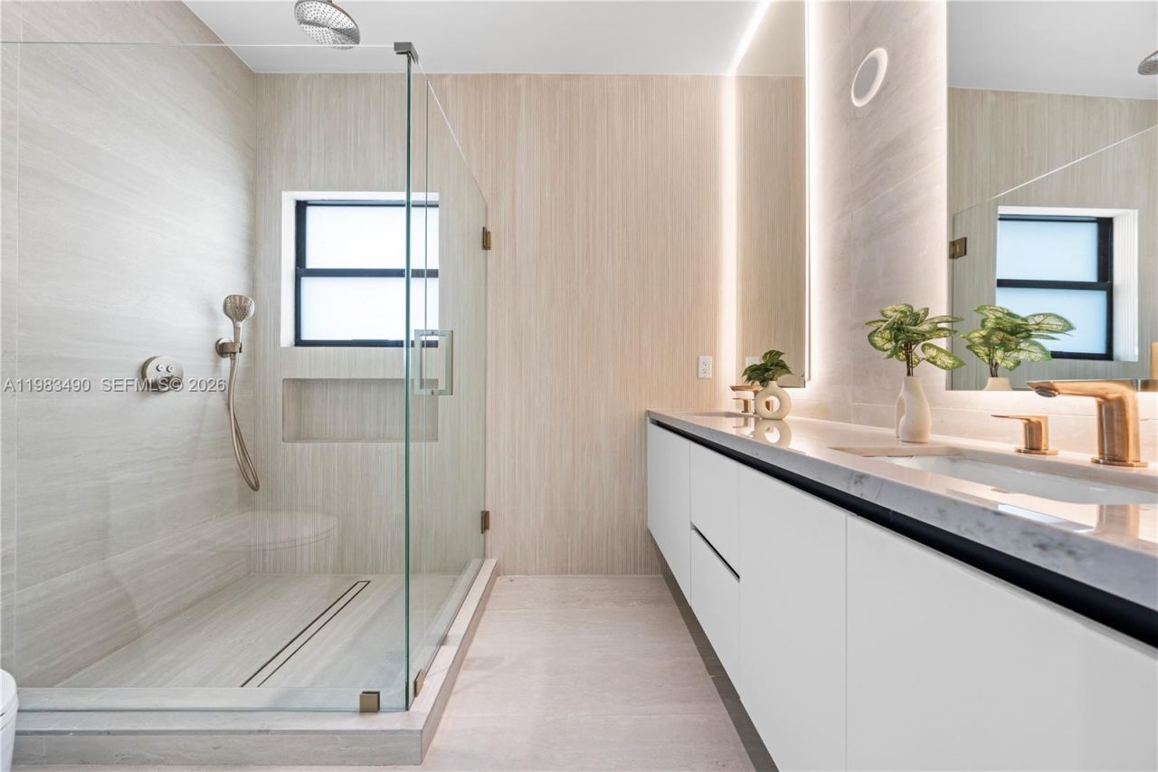 3187 SW 23rd St, Miami, FL 33145 Photo