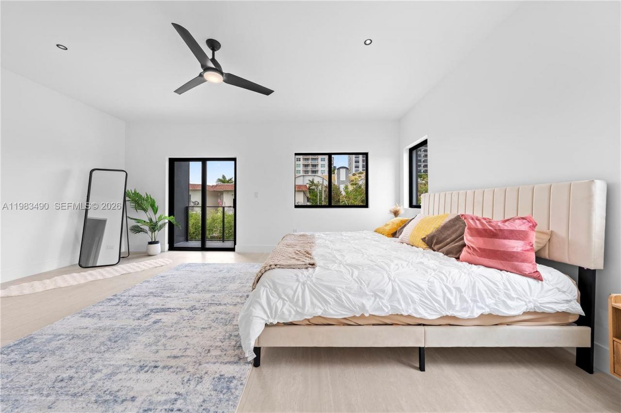 3187 SW 23rd St , Miami, FL 33145 Photo