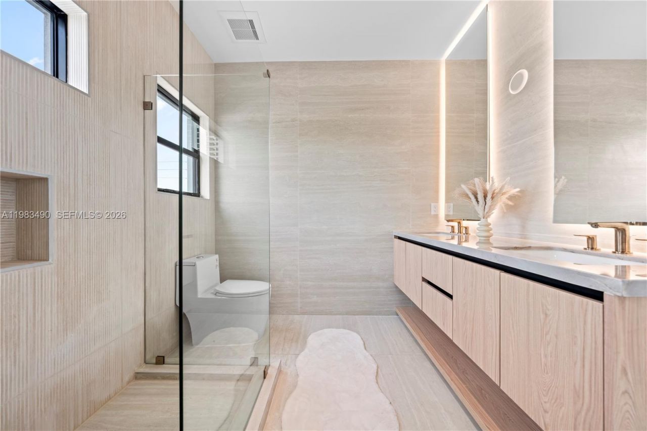 3187 SW 23rd St , Miami, FL 33145 Photo