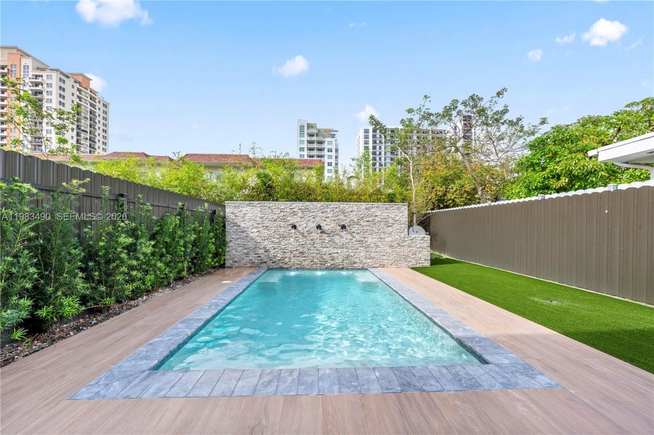 3187 SW 23rd St, Miami, FL 33145 Photo