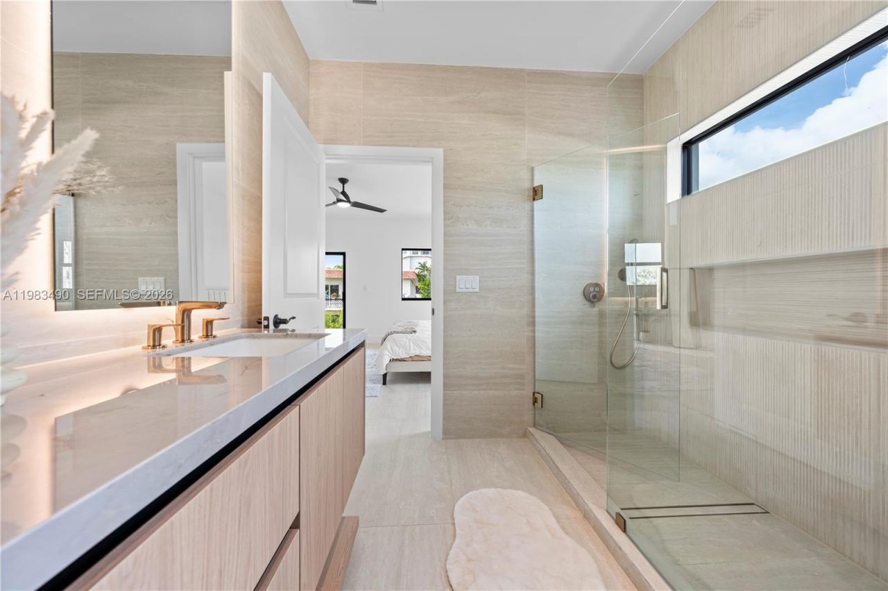 3187 SW 23rd St , Miami, FL 33145 Photo