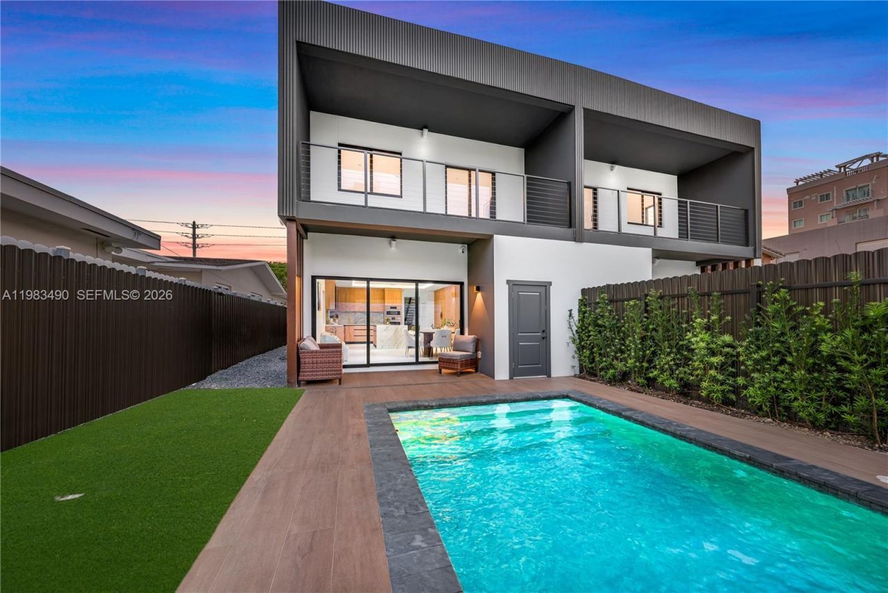 3187 SW 23rd St , Miami, FL 33145 Photo