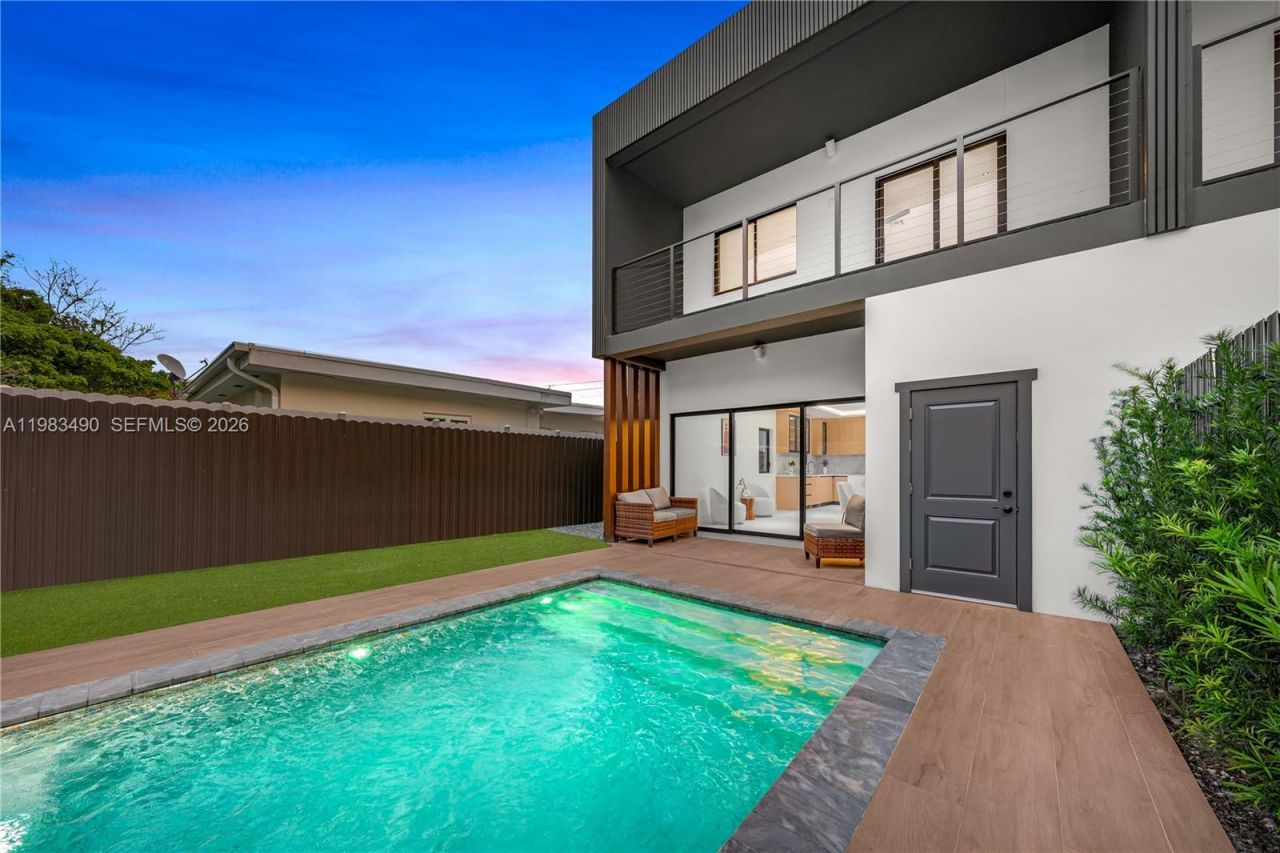 3187 SW 23rd St, Miami, FL 33145 Photo