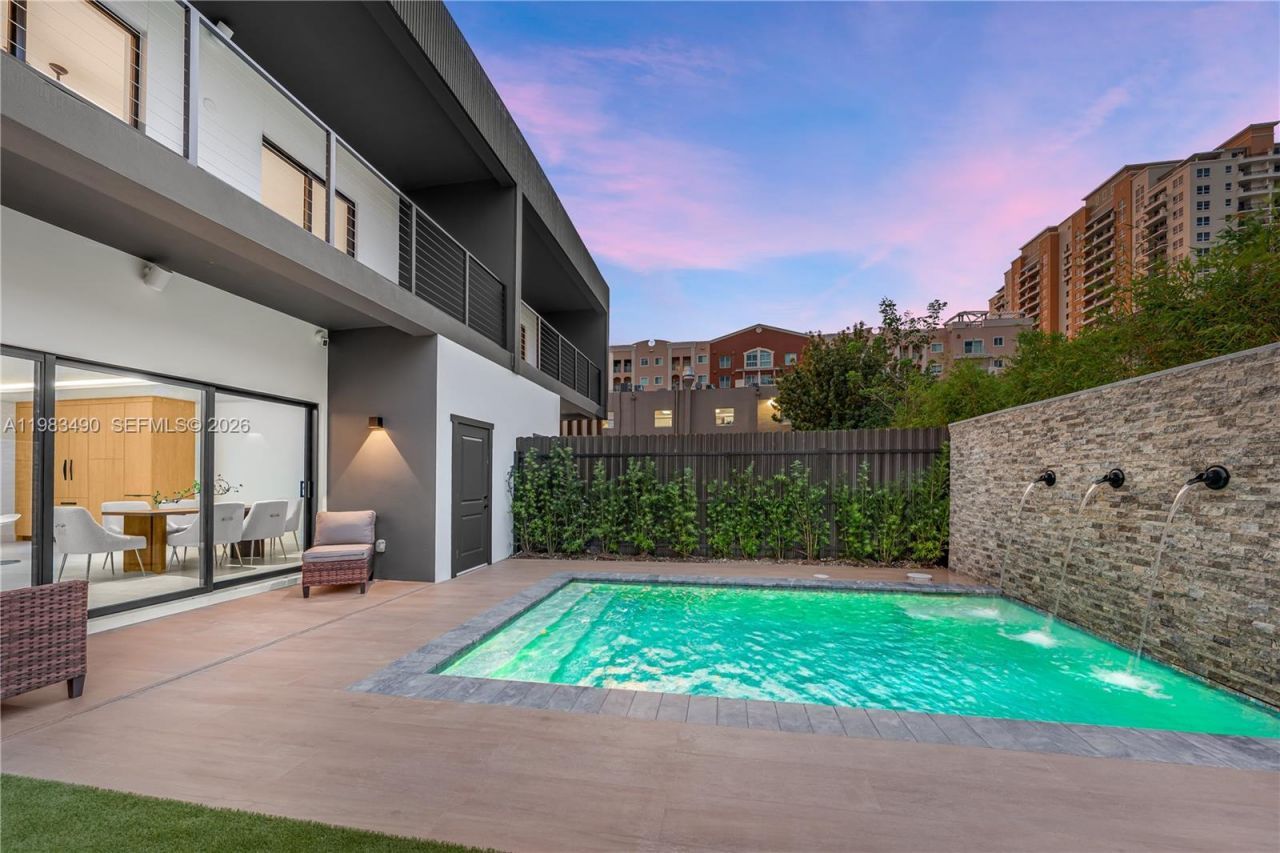 3187 SW 23rd St , Miami, FL 33145 Photo