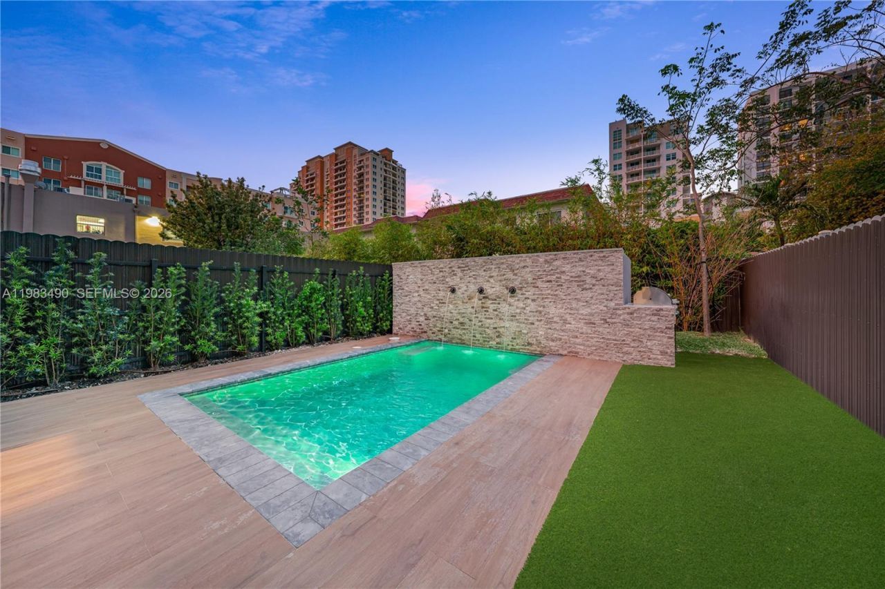 3187 SW 23rd St , Miami, FL 33145 Photo