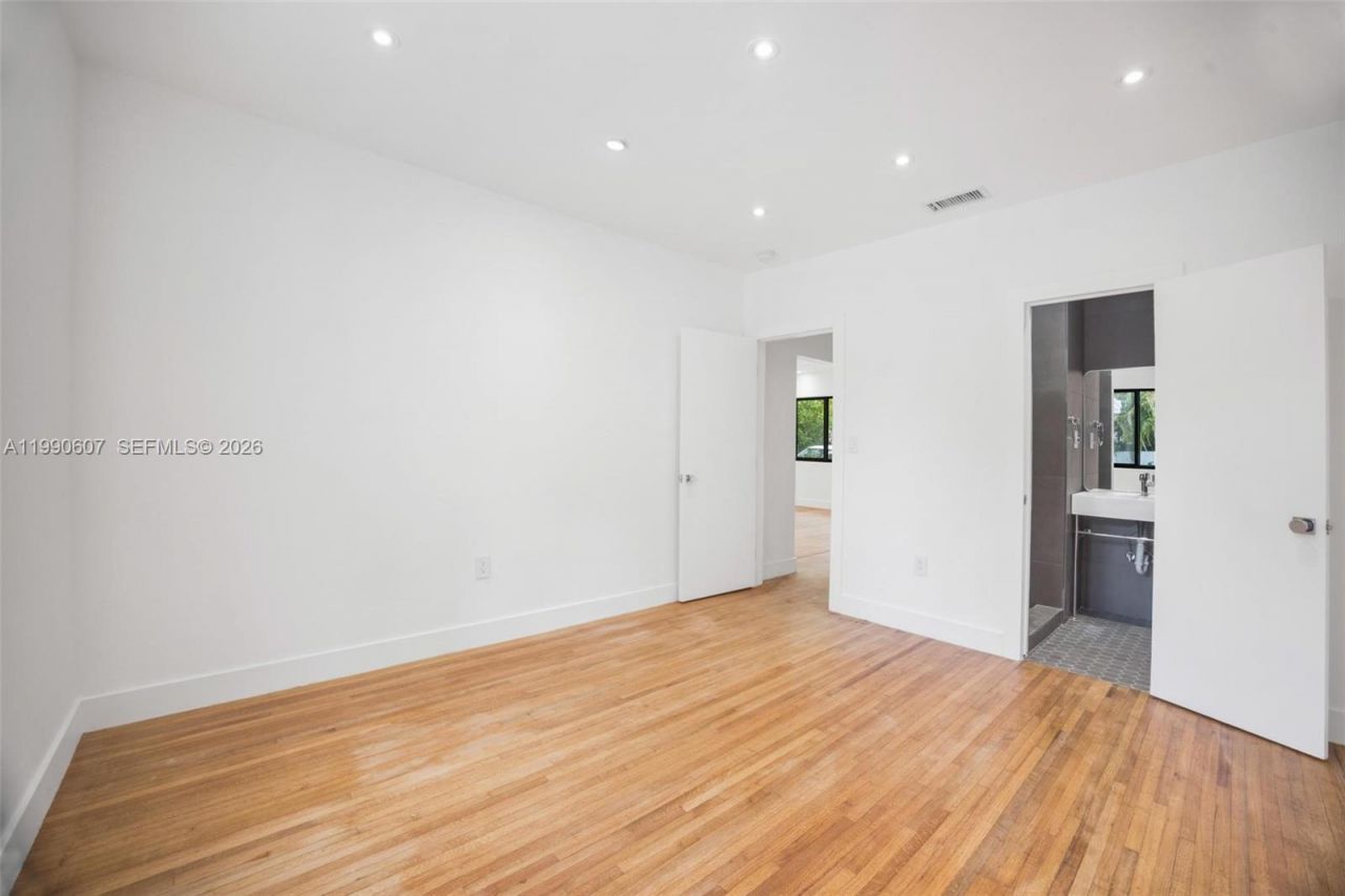 880 NE 72nd Ter , Miami, FL 33138 Photo