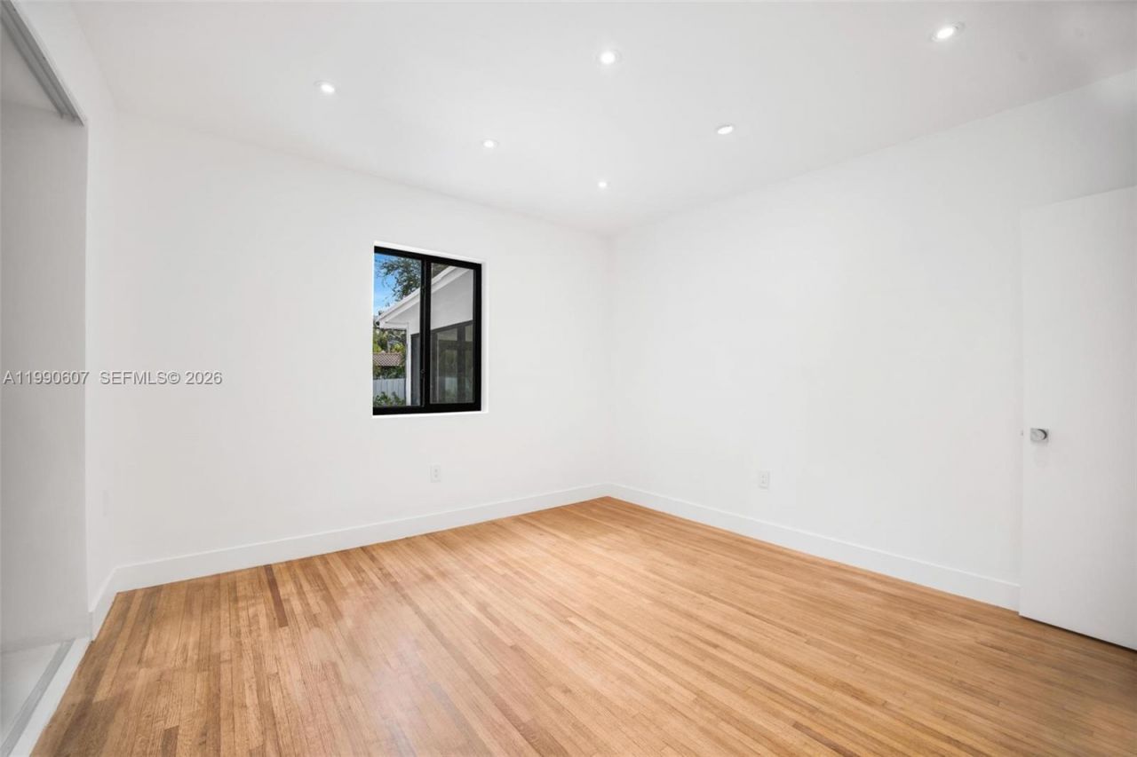 880 NE 72nd Ter , Miami, FL 33138 Photo