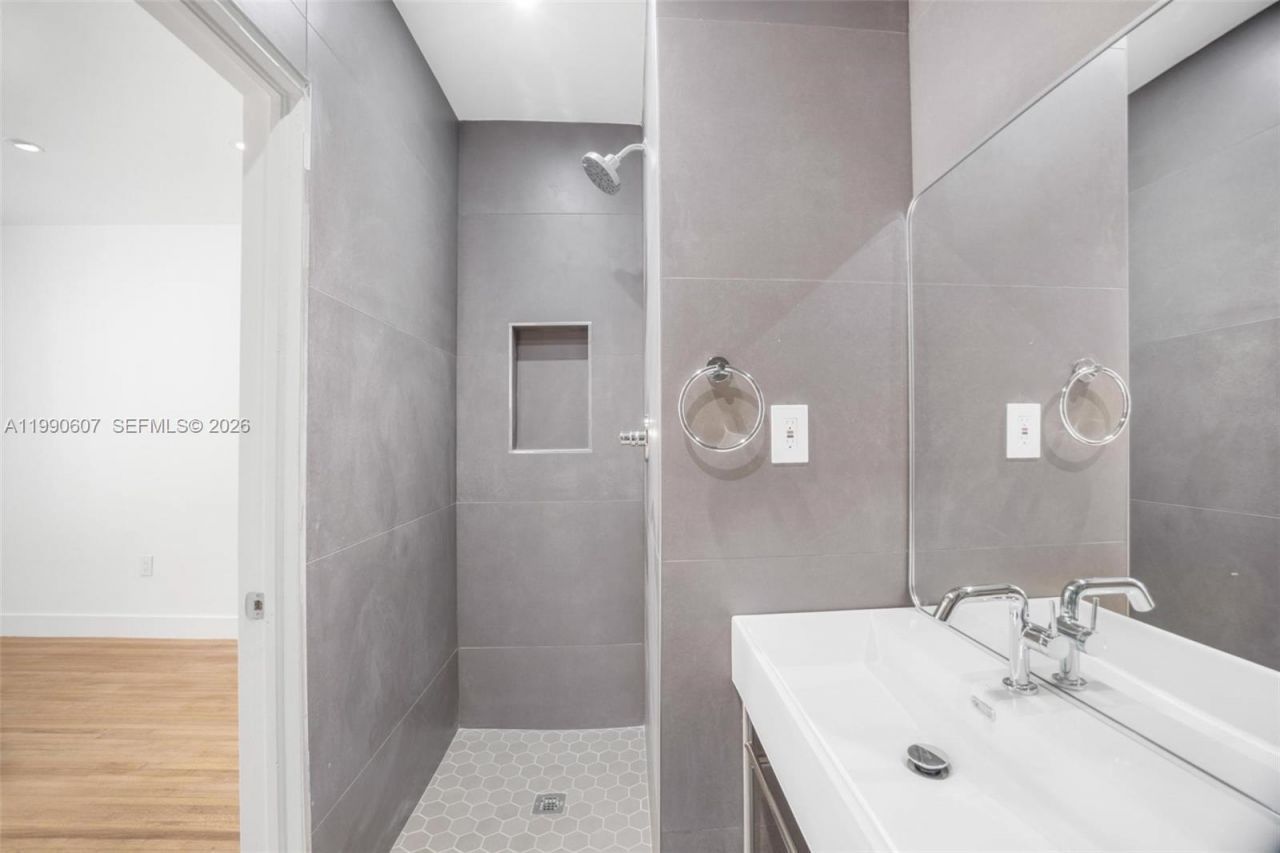 880 NE 72nd Ter , Miami, FL 33138 Photo