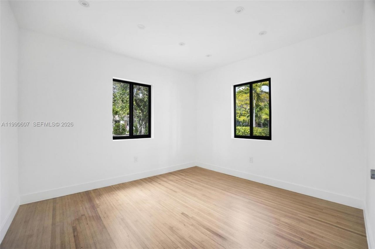 880 NE 72nd Ter , Miami, FL 33138 Photo