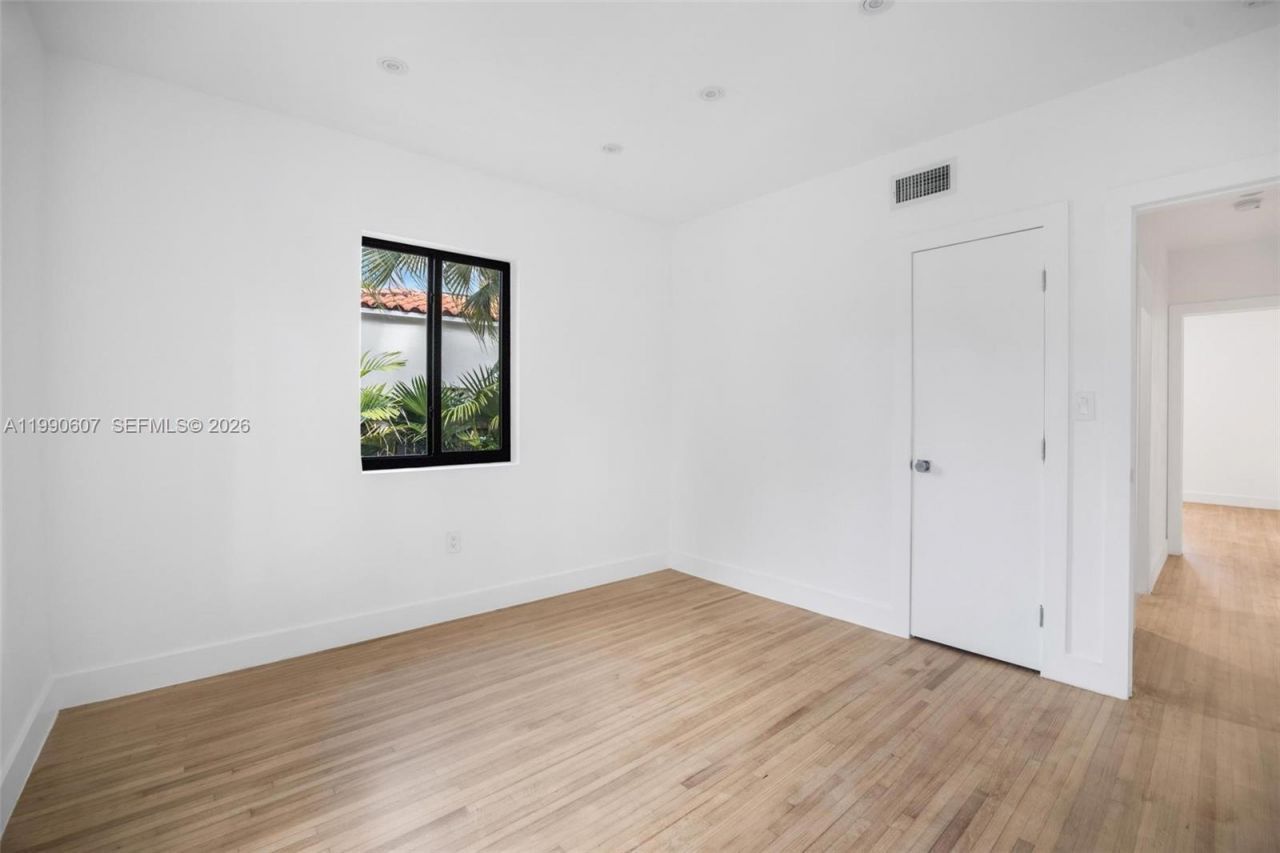 880 NE 72nd Ter , Miami, FL 33138 Photo