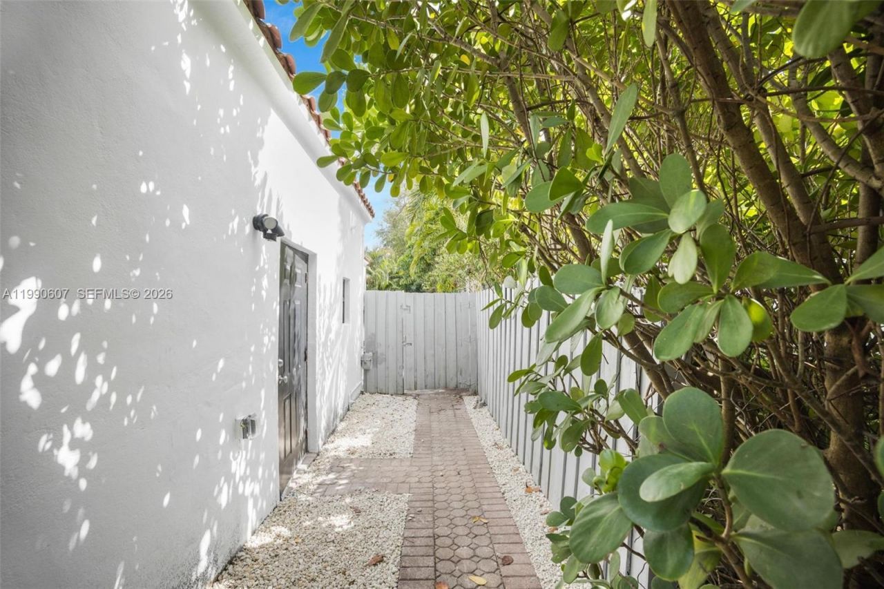 880 NE 72nd Ter , Miami, FL 33138 Photo