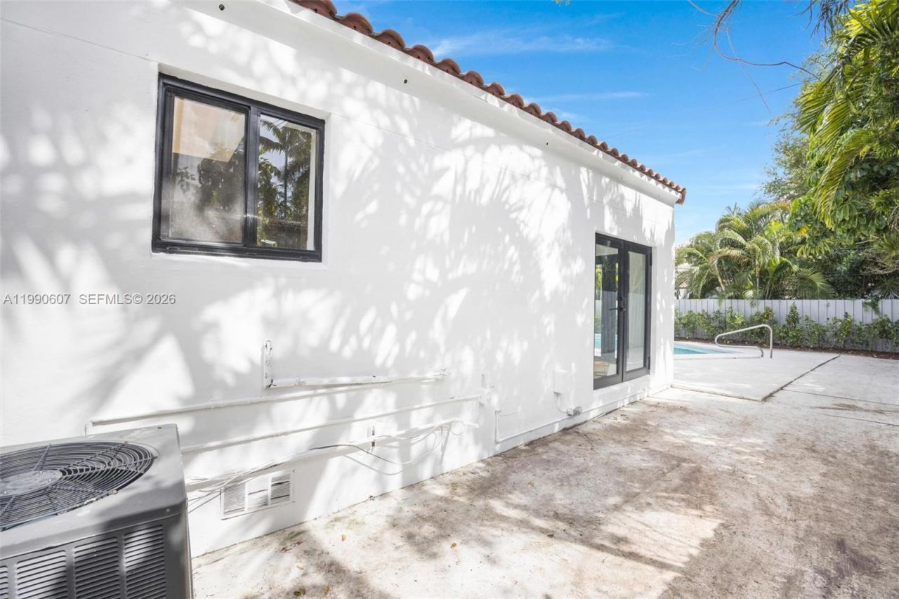 880 NE 72nd Ter , Miami, FL 33138 Photo