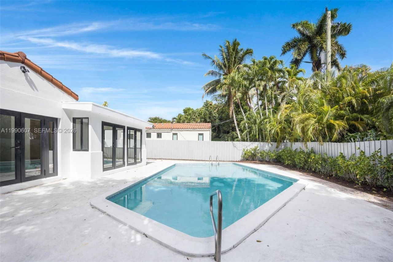 880 NE 72nd Ter , Miami, FL 33138 Photo