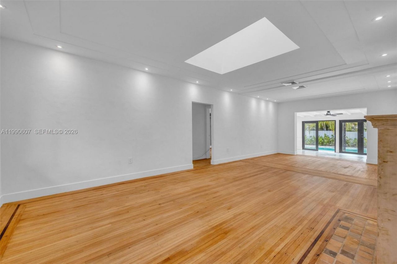 880 NE 72nd Ter , Miami, FL 33138 Photo