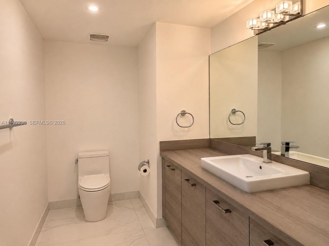 400 Sunny Isles Blvd, Unit 819, Sunny Isles Beach, FL 33160 Photo