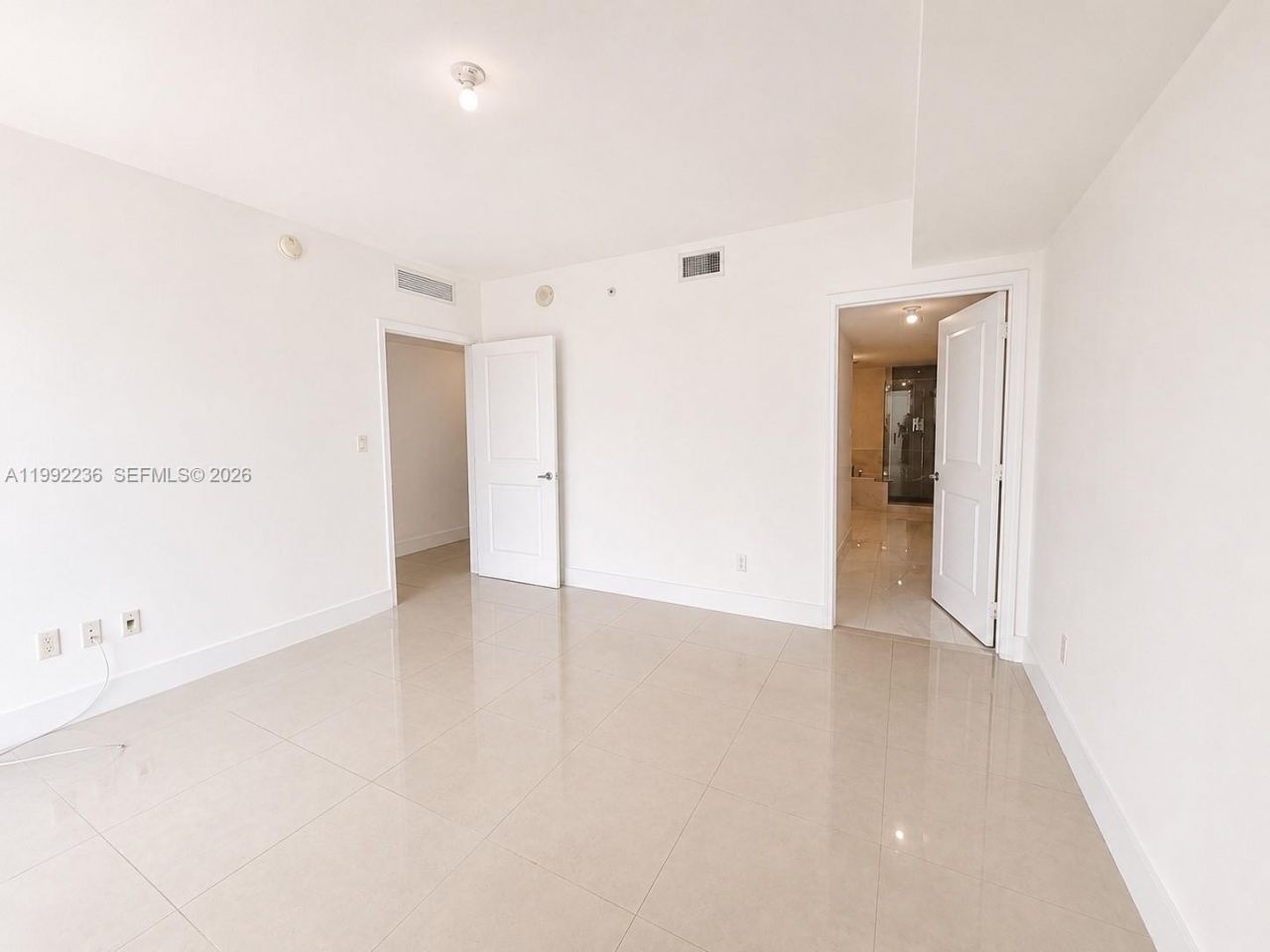 400 Sunny Isles Blvd, Unit 819, Sunny Isles Beach, FL 33160 Photo