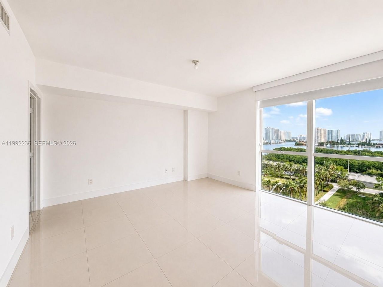 400 Sunny Isles Blvd, Unit 819, Sunny Isles Beach, FL 33160 Photo