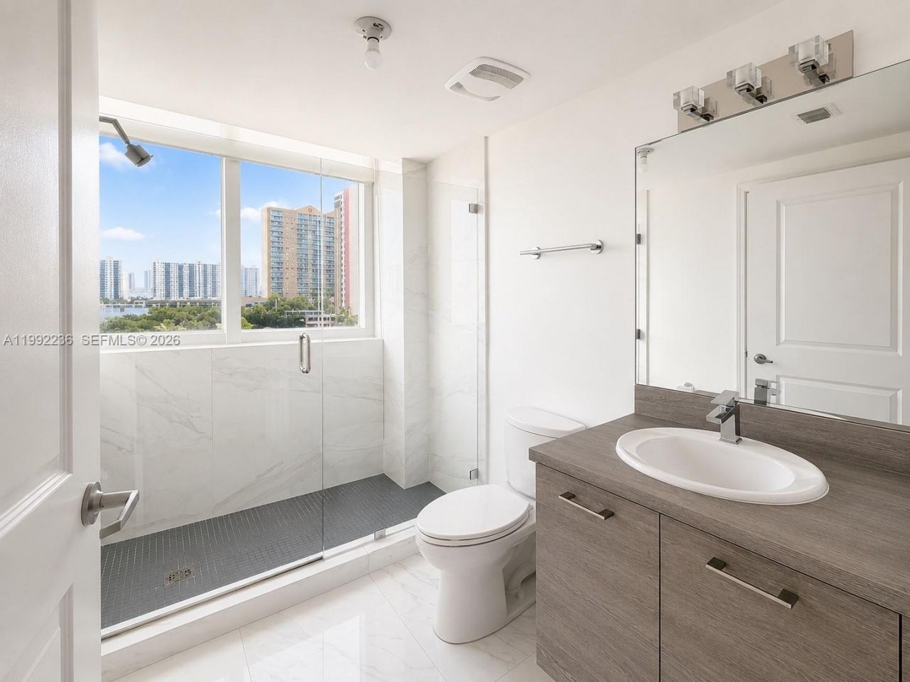 400 Sunny Isles Blvd, Unit 819, Sunny Isles Beach, FL 33160 Photo