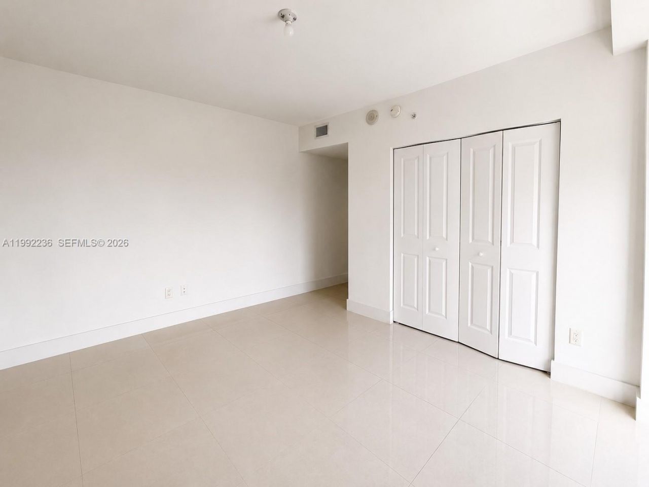 400 Sunny Isles Blvd, Unit 819, Sunny Isles Beach, FL 33160 Photo
